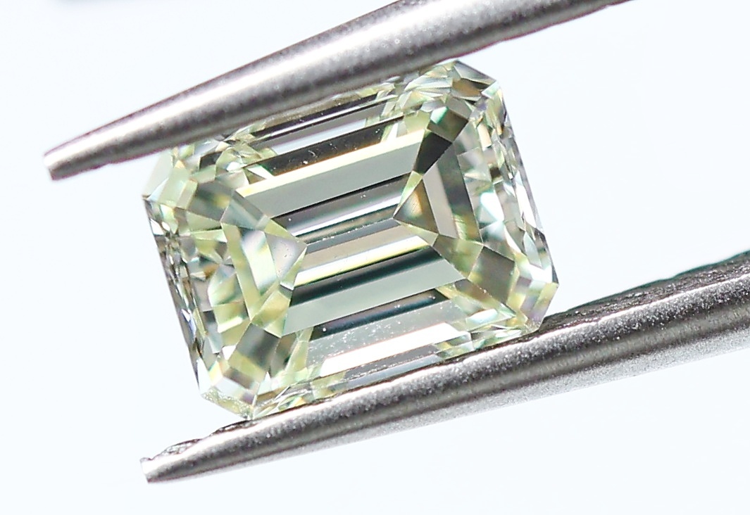 [100 jpy ~]VS1!0.504ct natural diamond VERY LIGHT YELLOW( natural color )EM cut 