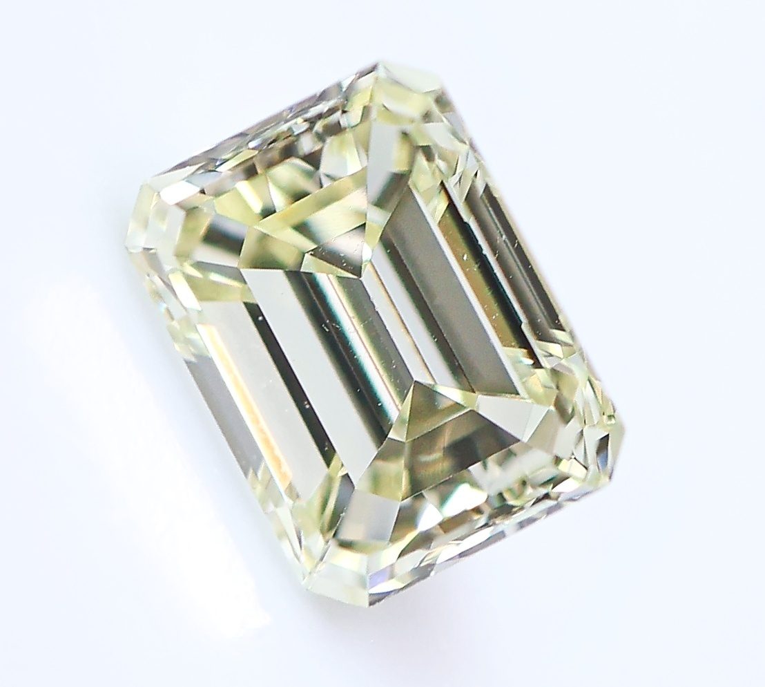 [100 jpy ~]VS1!0.504ct natural diamond VERY LIGHT YELLOW( natural color )EM cut 