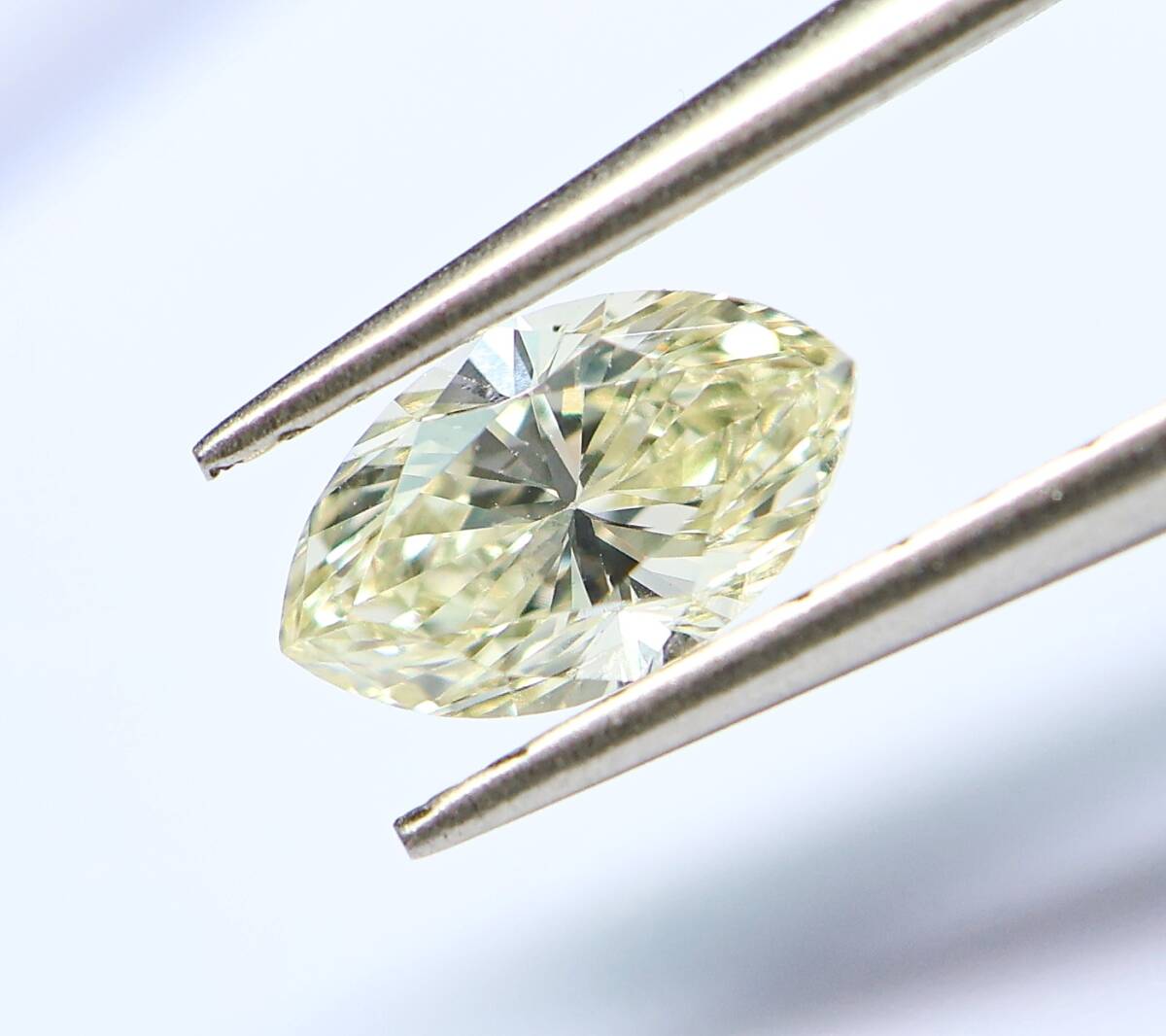 【１００円～】VS1！0.390ｃｔ 天然ダイヤ VERY LIGHT YELLOW（ナチュラルカラー）MQカット