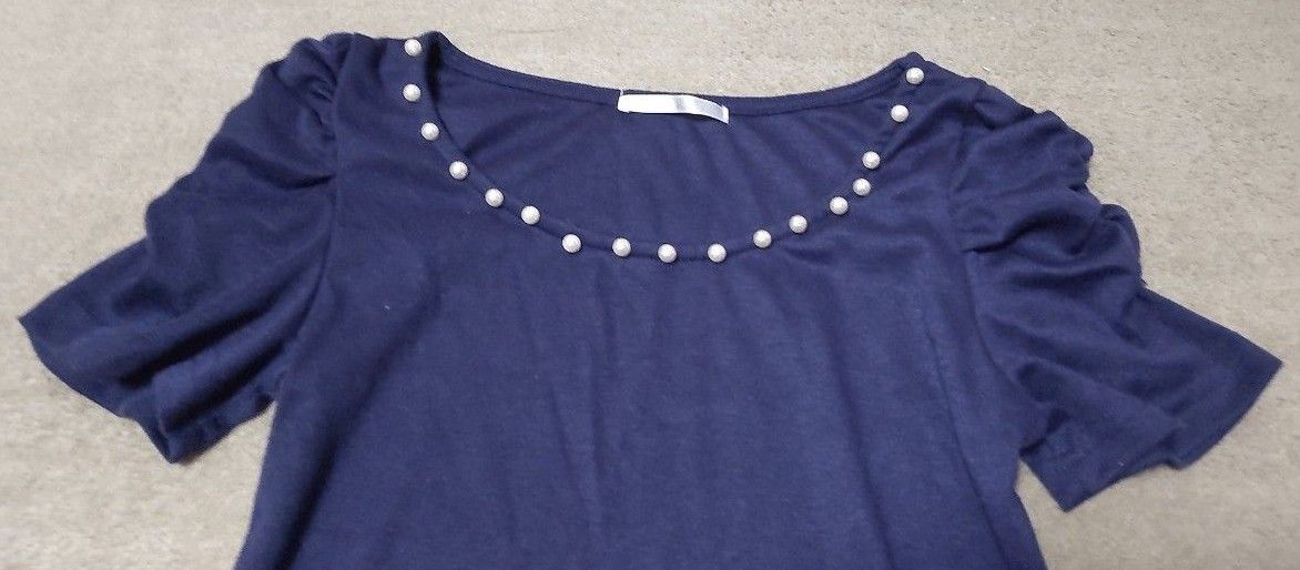 カットソー 半袖 トップス　襟元飾り付き　紺色　ギャザースリーブ　袖フリル　匿名配送 半袖カットソー　Lサイズ