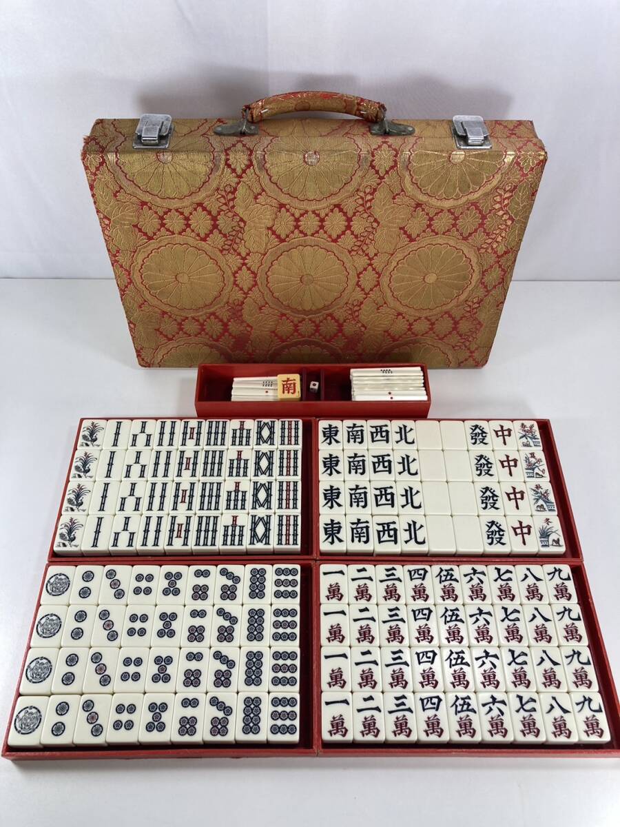 Yahoo!オークション - 麻雀牌 虎牌 デカ牌 背緑 菊紋 家紋ケース Yahoo!オークション - 麻雀牌 虎牌 デカ牌 背緑 菊紋 家紋ケース