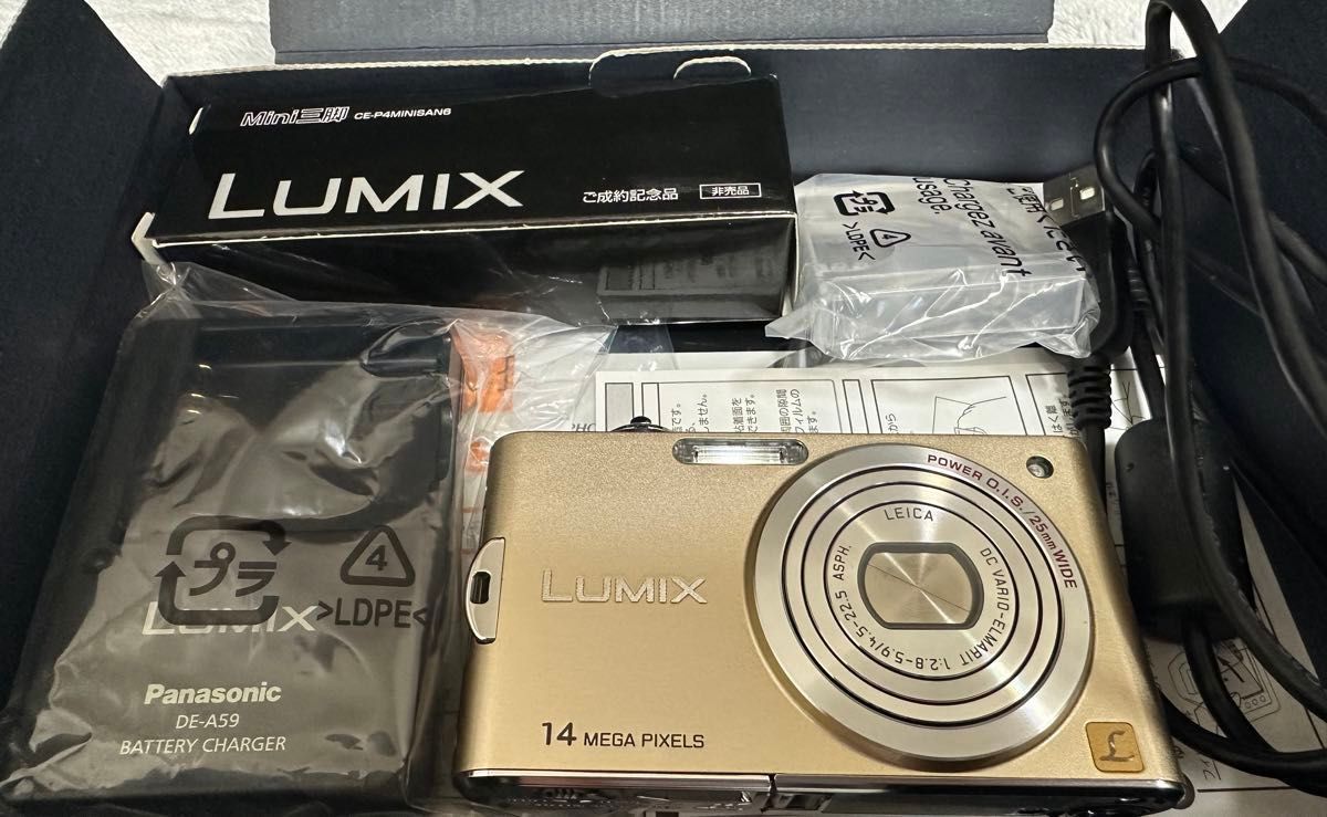 美品 デジカメ LUMIX DMC-FX66-N （リュクスゴールド）非売品三脚付き！