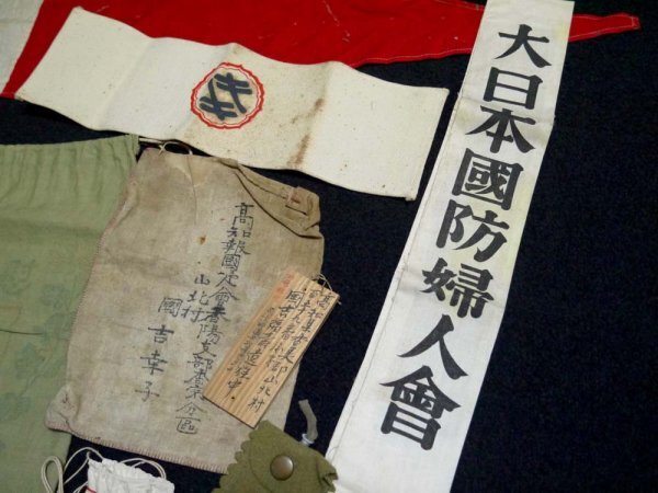  war front that time thing war related goods various ( commodity explanation inside . details image equipped ) Taiwan .. land army . sake cup gate ru flag ... sack .. sack army notebook materials S24