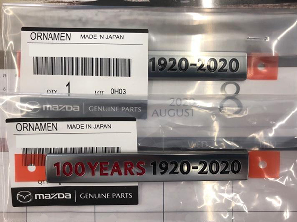  новый товар не использовался 2 шт. комплект 100YEARS Mazda 100 годовщина эмблема 1920-2020 MX-30 CX-3 CX-5 CX-8 CX-30 Roadster ND ND5RC RF MAZDA3 CX8