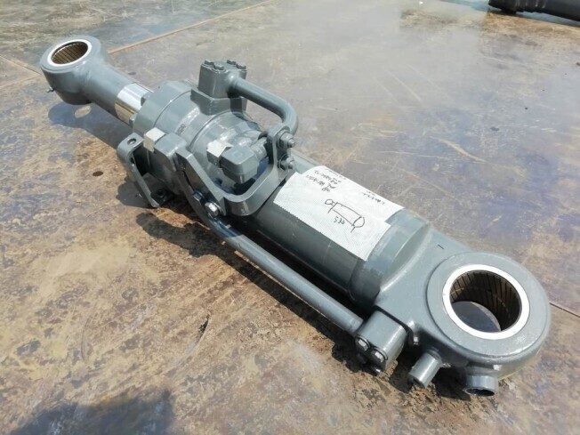 パーツ/建機その他 コマツ シリンダー 純正品　チューブ長さ：530mm　φ70/80mm