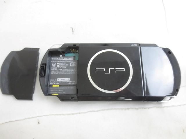 【同梱可】中古品 ゲーム PSP 本体 PSP3000 ピアノブラック 動作品 充電ケーブル 4GBメモリーカード付き_画像5