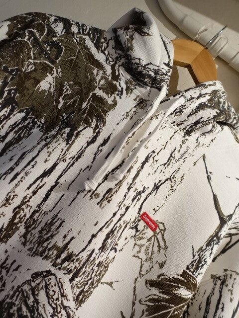 Supreme Small Box Hooded Sweatshirt Snow Camo 総柄　24SS　パーカー　新品同様_画像2