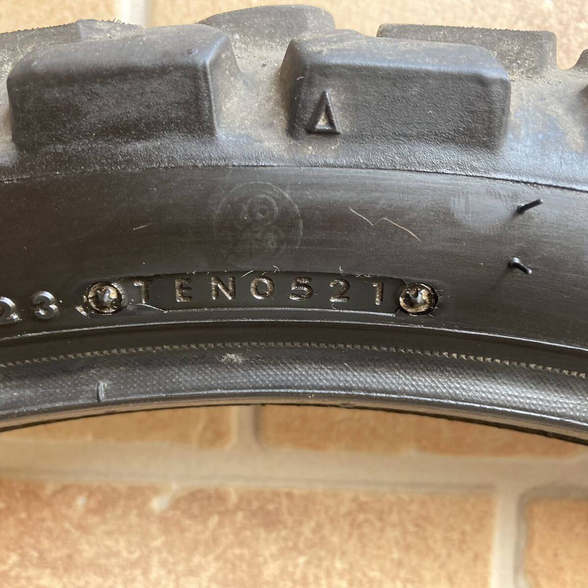 BRIDGESTONE TW301 2.75-21 45P セロー250 フロントタイヤ チューブタイプの画像3