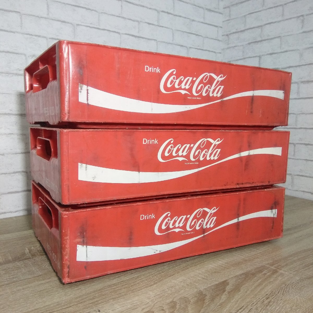 4057 【昭和レトロ】コカ・コーラ Coca Cola ボトル プラケース DRINK 旧ロゴ 赤色 3箱セット_画像1