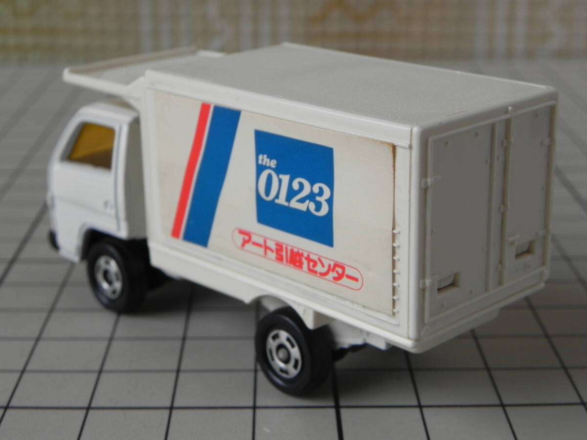 トミカ 1/78 No.32 いすゞ エルフ 引越トラック 日本製 箱なし 長期保管品 中古 ジャンク