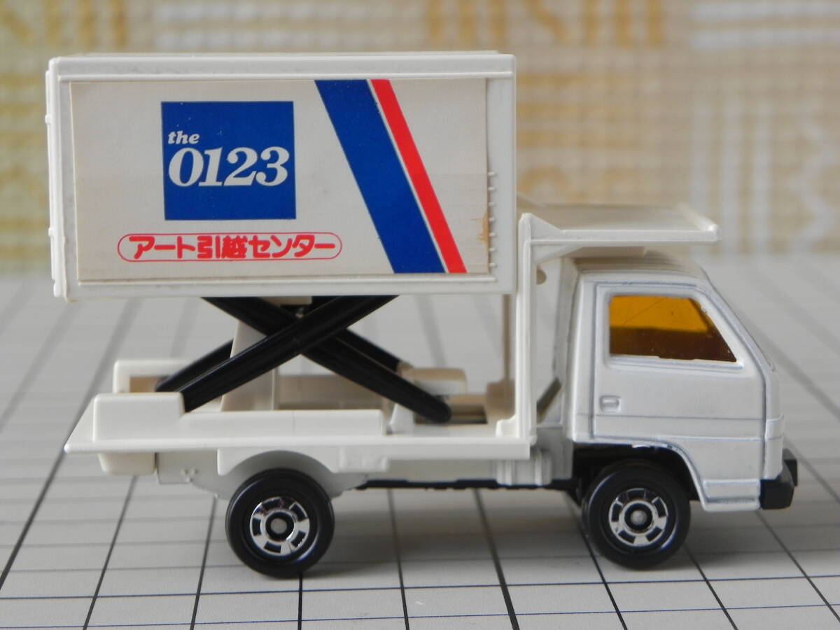 トミカ 1/78 No.32 いすゞ エルフ 引越トラック 日本製 箱なし 長期保管品 中古 ジャンク