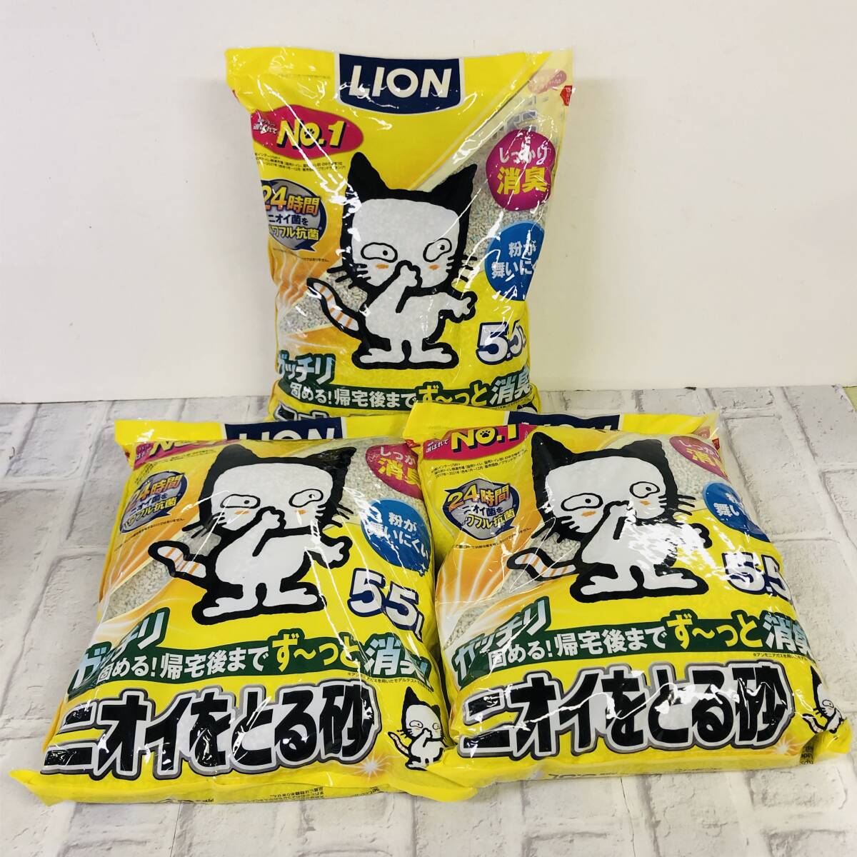 同梱不可☆【ペット用品】LION ニオイをとる砂 猫砂 5.5L 3袋 AUSCAT 猫爪とぎ 猫用品 まとめ売り☆04-434Dの画像2