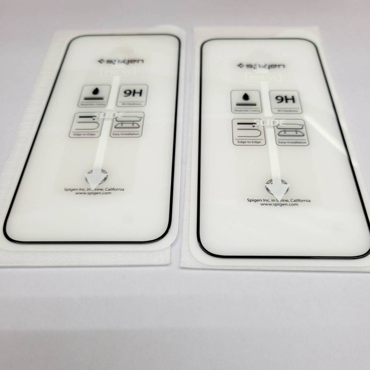 ★【在庫処分価格】Spigen iPhone 15 Pro Max ガラスフィルム AGL06875 2セット 貼り付けキット付き☆C04-462aの画像2