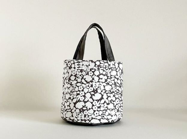 * hand made * gray color ground white. . tree pattern print cloth circle bottom tote bag!