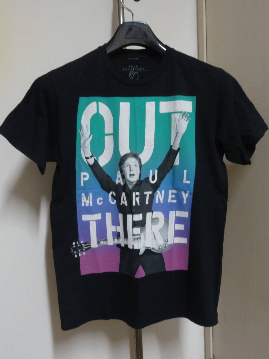 格安廃版レアモデル・黒系地・PAUL McCARTNEY OUT THERE 2014 MAY 18 TOKYO-JAPAN ポールマッカートニー両面プリント半袖Tシャツ M_画像1