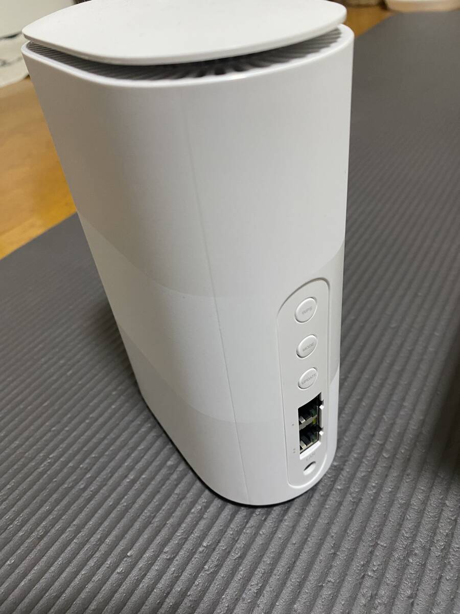 Speed Wi-Fi HOME 5G L11 型式名称ZTR01 ホワイト ホームルーターの画像1