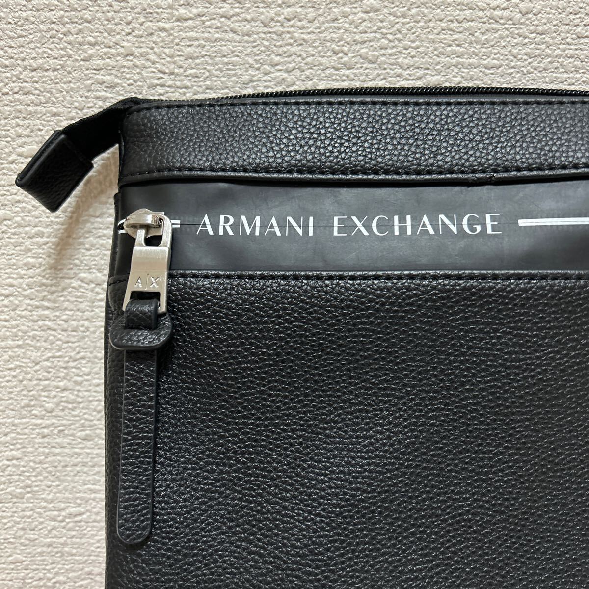 【送料無料/美品】ARMANI EXCHANGE アルマーニ エクスチェンジ /本革レザー/ショルダーバッグ/メンズ /サコッシュバッグ/ブラック色の画像4