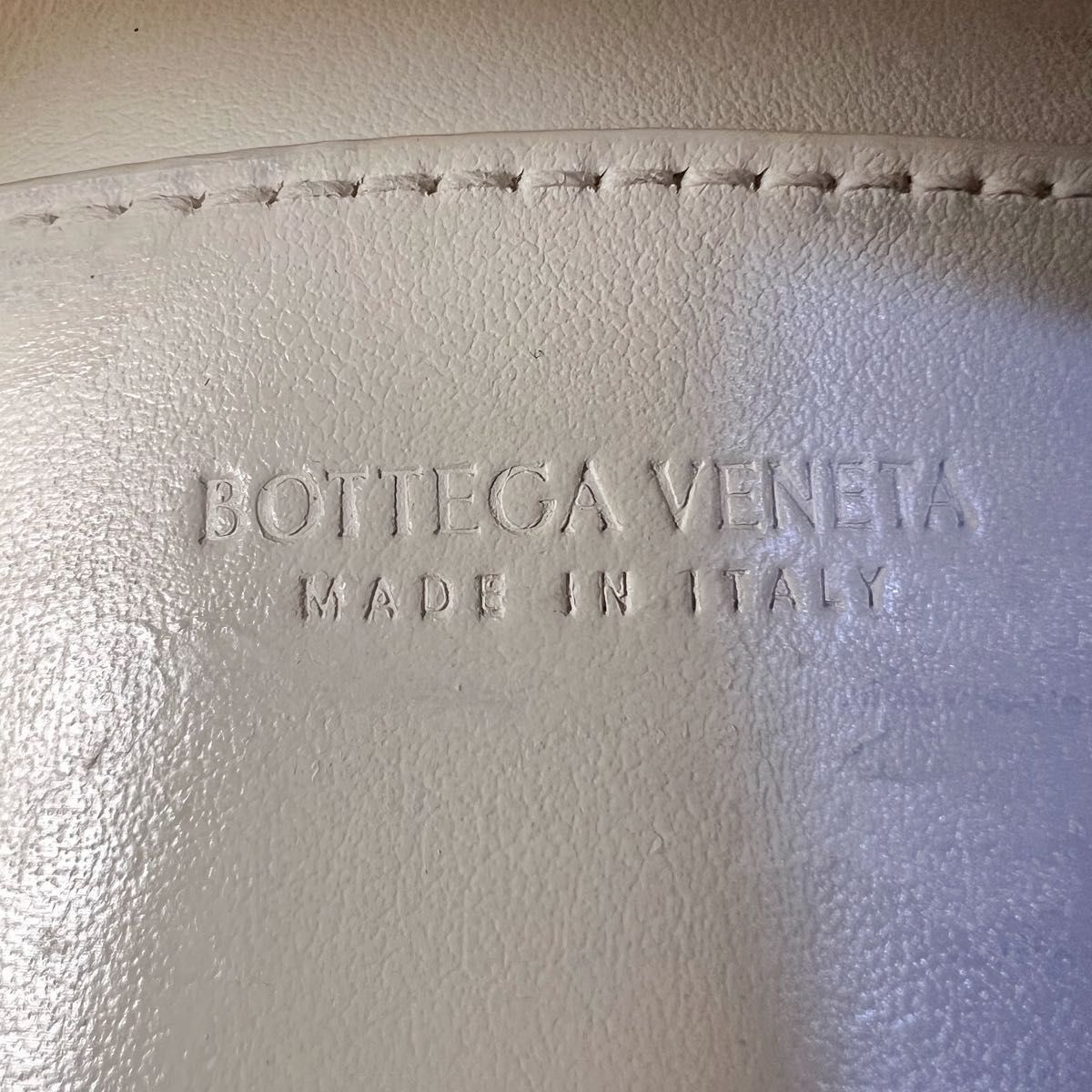 極美品 新作 BOTTEGA VENETA ボッテガ カセット イントレ クロスボディ ショルダーバック ホワイト レディース 
