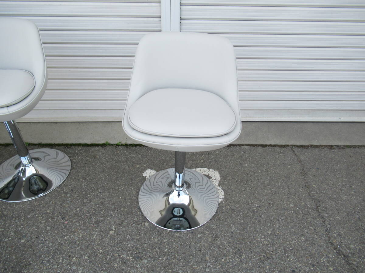 カウンター椅子 ロータイプ座面高さ５１０ 回転式 高さは固定です ８脚 パブリック(株)製 兵庫県加古川市より１００Km 以内送料無料の画像5