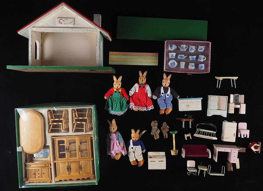 A_SY28 ドイツ ハーン社 約48種 まとめて 木製うさぎ 人形 7体 ミニチュア家具 食器 布人形 まとめて フルセット/ 検 シルバニアファミリーの画像1