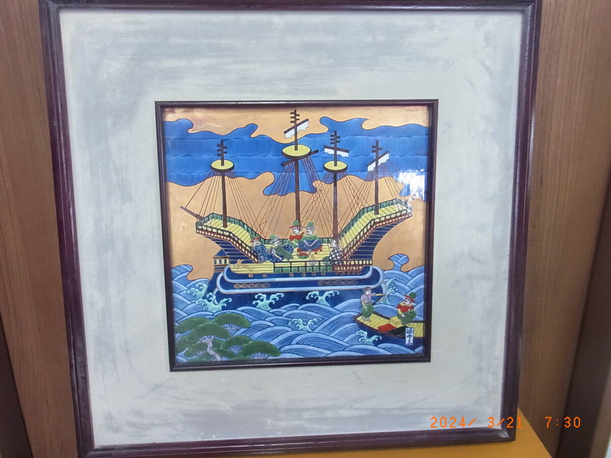  Arita . source right .. overglaze enamels gold paint south . boat . south . person. map . amount 