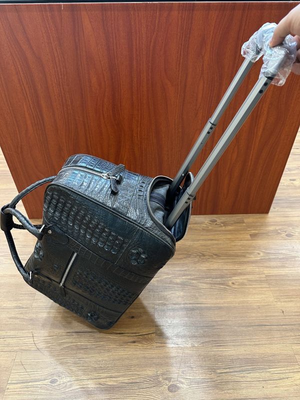 一点のみ 多機能 ワニ革 スーツケース クロコダイル 本革 トラベルバッグ 旅行バッグ キャリーケース 機内持ち込み Sサイズ 旅行 出張用_画像1