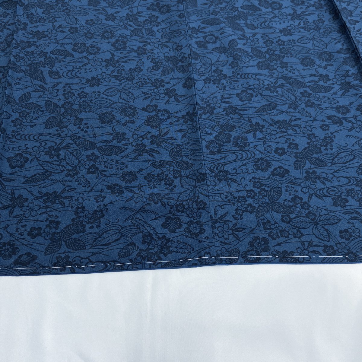 着物月花 本藍染 品のある花 小紋 未使用品 正絹 縮緬 ガード加工 ki1176の画像8