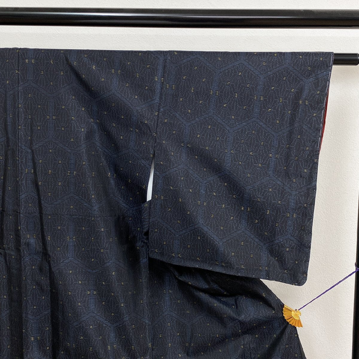 着物月花 麻の葉 亀甲 本場大島紬 未使用品 正絹 伝統工芸品 きものやまと ki1309の画像4