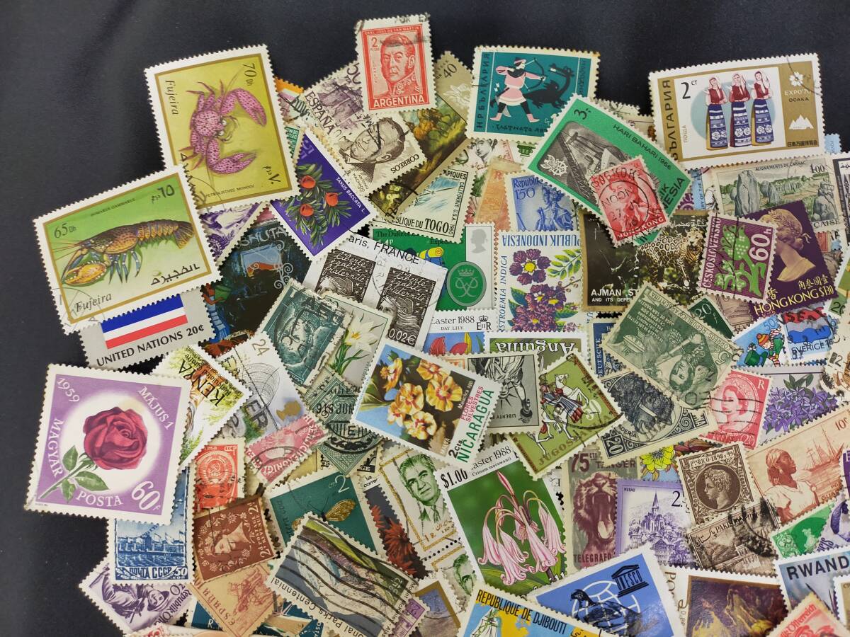 【K18】切手まとめ売り 海外 外国 海の生き物 女王 花 絵画 植物 偉人 一色 カラー 消印済み 使用済 バラ 切手 記念切手の画像2