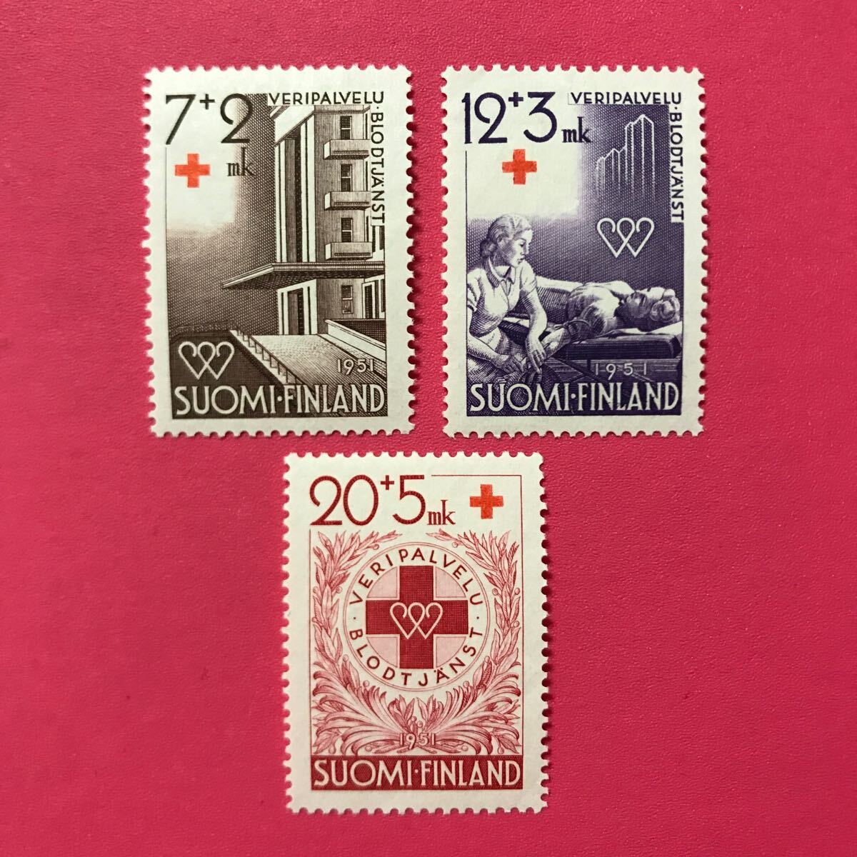 外国未使用切手★フィンランド 1951年 赤十字切手 3種_画像1