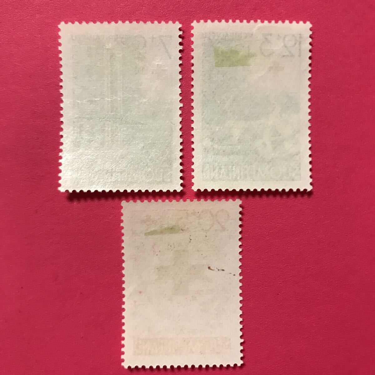 外国未使用切手★フィンランド 1951年 赤十字切手 3種_画像2