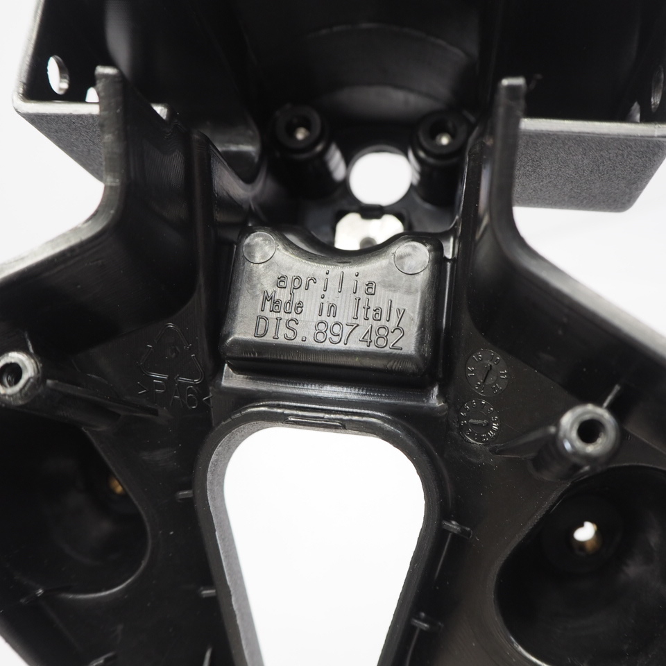 割れ無! アプリリア RSV4 RS4 RS125 トゥオーノ 純正リアフェンダー 897482 Aprilia_画像6