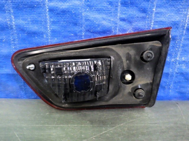 S1323　インプレッサ　スポーツ　GT2　GT3　GT6　GT7　前期　左テール　内　FBM924-35　84251-FL051　美品_画像2