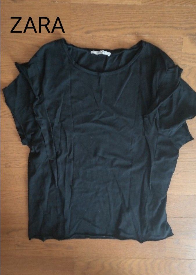 ZARA 黒Tシャツ トップス カットソー 半袖　フリル