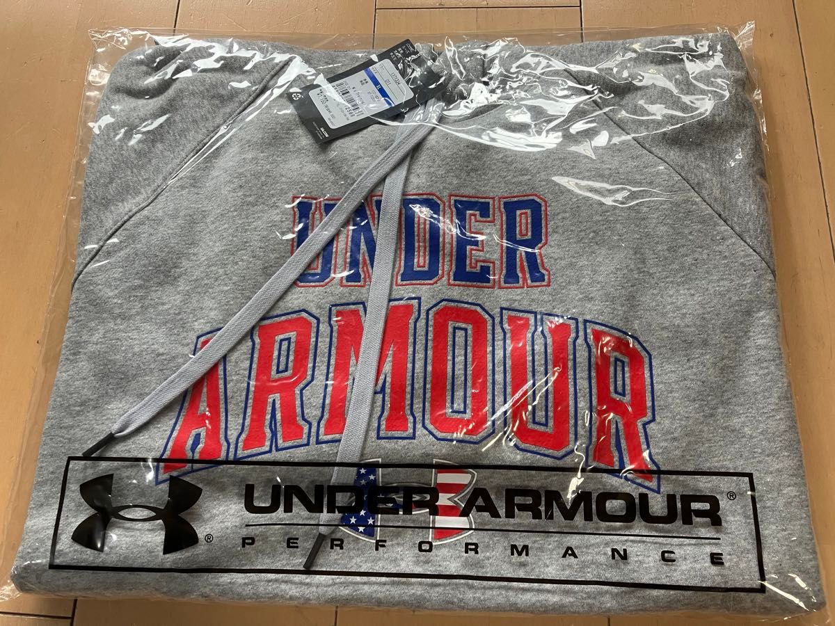 XLサイズ（新品タグ付き）アンダーアーマー 裏起毛パーカー UNDER ARMOUR 1371334-011 グレー系