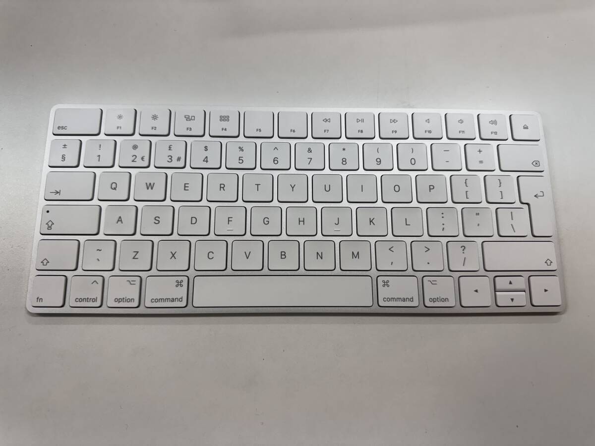 【中古美品】Apple純正品 Magic Keyboard 英語US配列 付属品完備 ワイヤレスキーボード A1644 の画像4