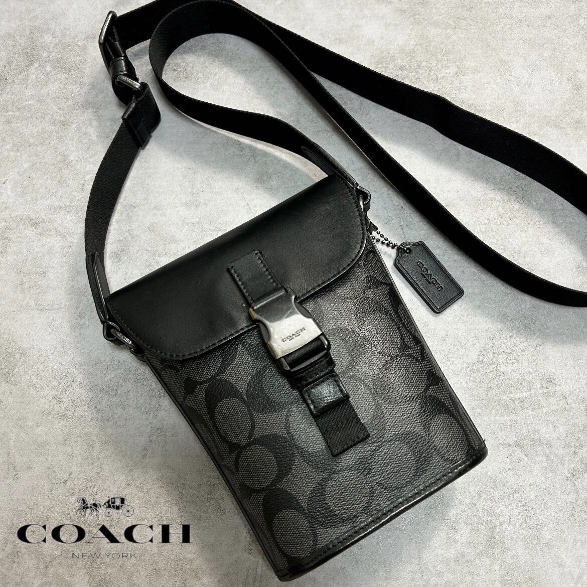 極美品/近年モデル●COACH コーチ メンズ シグネチャー レザー 本革 スモールフラップ ショルダーバッグ 斜め掛け クロスボディ 黒 C3134