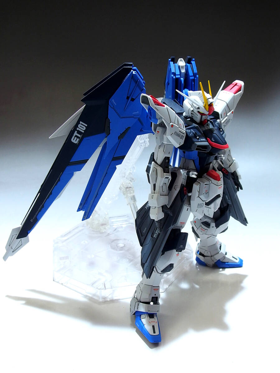 1/100 MG フリーダムガンダム Ver.2.0 塗装済完成品_画像10