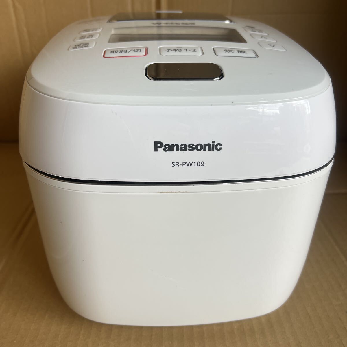 13 ゆうパック着払い発送　中古　動作品　Panasonic 炊飯器 5.5合 2019年製 可変圧力IH式 Wおどり炊き ホワイト SR-PW109-W パナソニック _画像2