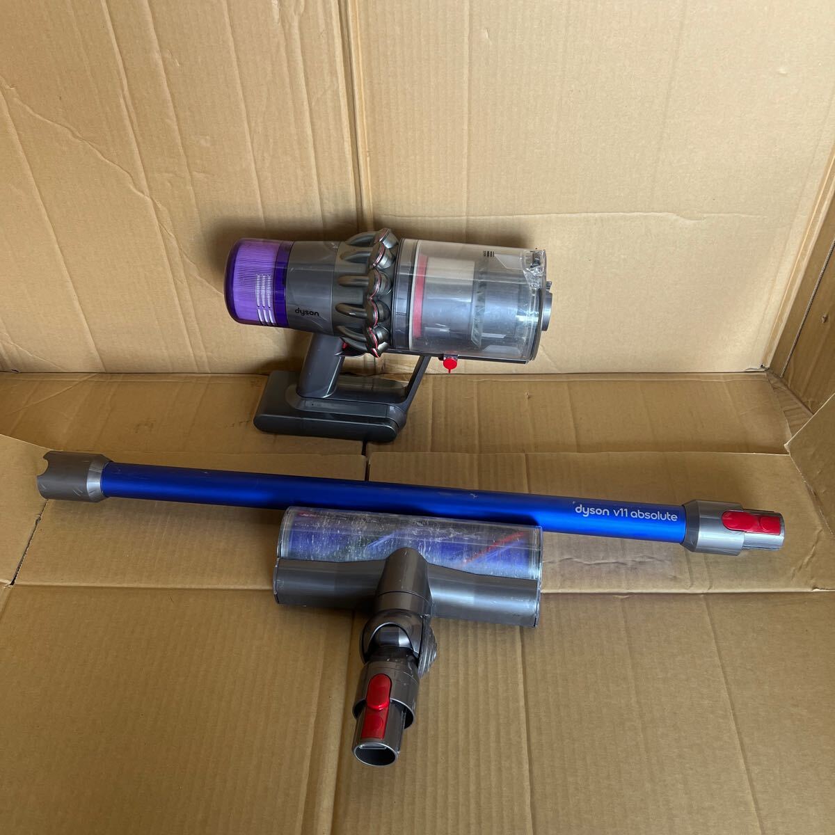 72 ゆうパック着払い発送 中古 Dyson V11 Fluffy SV14 FF 【ジャンク品】の画像1