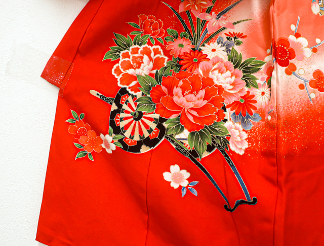 《京都一輝堂》【着物】 女児 祝着 花車文様 身丈約98cm 23W-6742の画像3