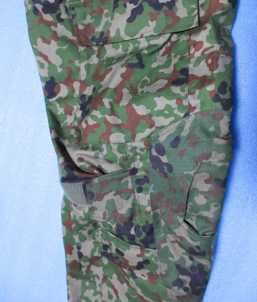 ２A陸上自衛隊迷彩ズボン、クレイタイプニーパッド対応改造モデル（コンバットパンツタイプ）（Ｅ／Ｃ）_カーゴポケットの一部が縫い付けです。
