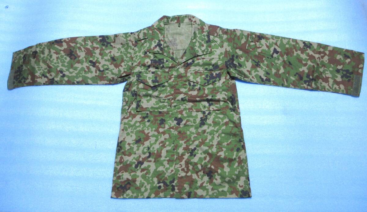 陸上自衛隊迷彩服上衣（ジャケット）４Ａ（Ｖ／Ｃ、新品アウトレット品）_写真は見本品です。