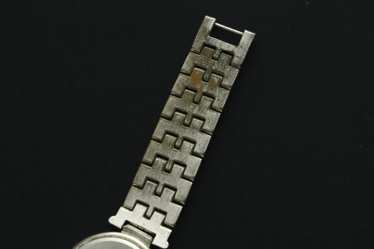VMPD6-314-37 アイザック バレンチノ 腕時計 IVG-9100-3 ダイヤモンド エメラルド クォーツ 約77g メンズ シルバー ジャンクの画像9