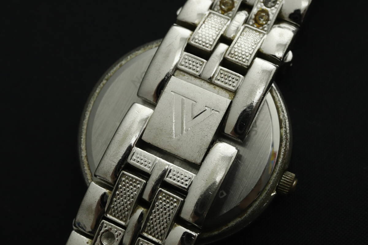 VMPD6-314-37 アイザック バレンチノ 腕時計 IVG-9100-3 ダイヤモンド エメラルド クォーツ 約77g メンズ シルバー ジャンクの画像8