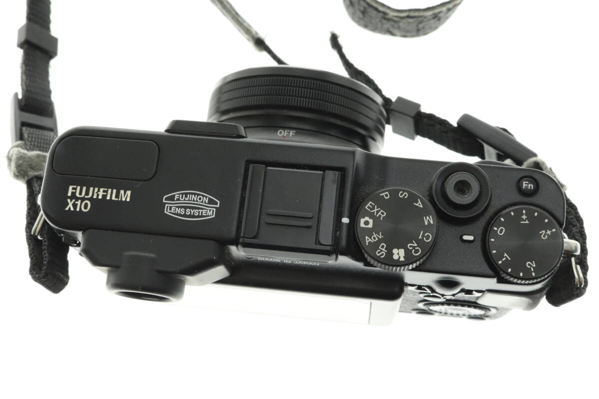 VMPD6-414-22 FUJIFILM 富士フィルム コンパクトデジタルカメラ X10 SUPER EBC f=7.1-28.4mm 1:2.0-2.8 付属品付き 通電確認済み ジャンク_画像4