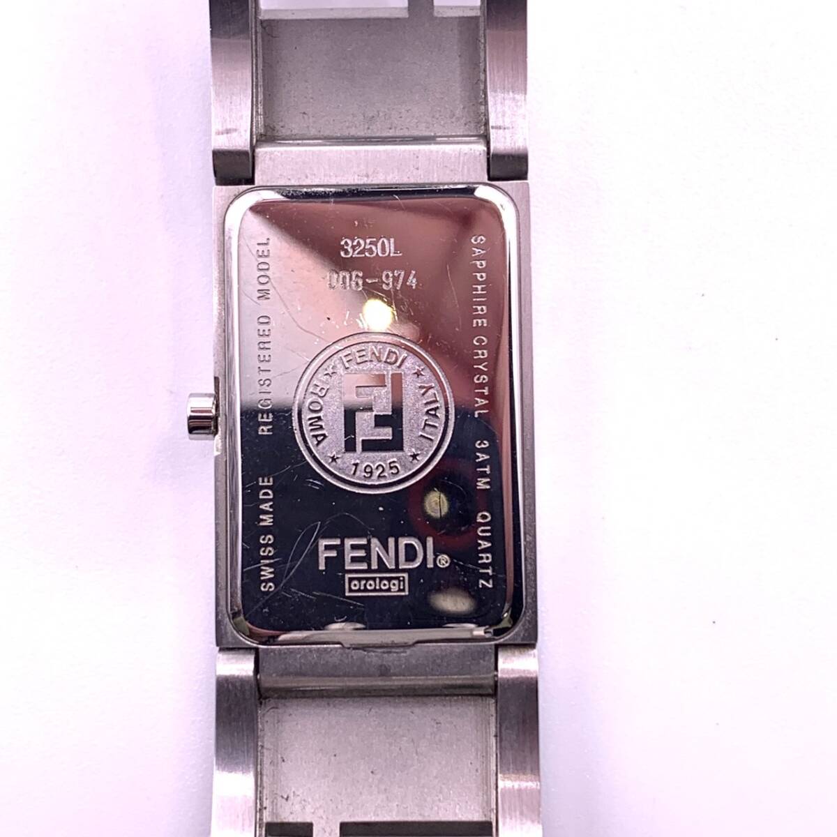 #11821 (1円スタート)FENDI フェンディ 3250L QZ バングルウオッチ 黒文字盤 レディース腕時計 現状品の画像8