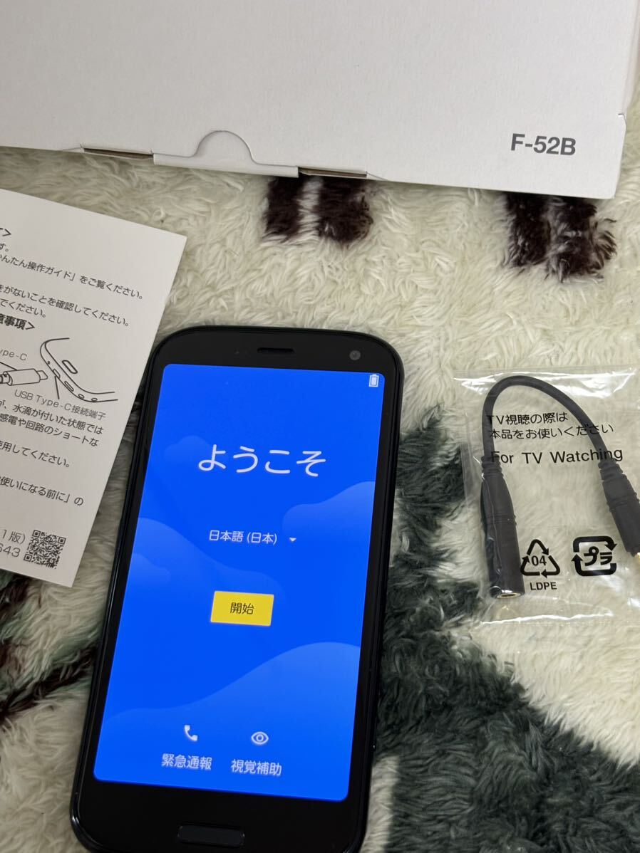 【美品 】docomo ドコモ らくらくスマートフォン F-52B ネイビー SIMフリー 手帳型ケース、保護フィルム らくらくホン スマホ シニア向け_画像2