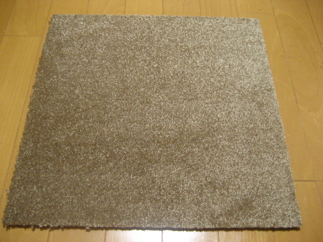  сделано в Японии ковровая плитка 40. угол (16 листов ) толщина примерно 12mm(1422) наличие 32 листов * предотвращение скольжения есть *1 листов 220 иен ~