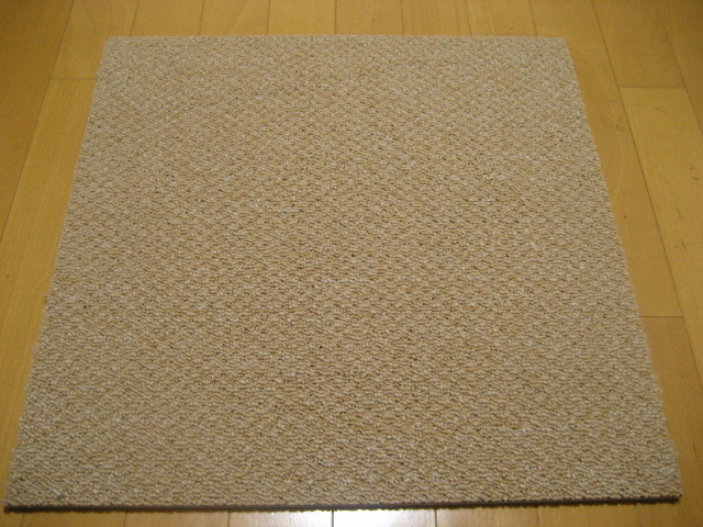 日本製防音タイルカーペット（１６枚）厚み１１ｍｍ（１４２４）在庫１０００枚・１枚２５０円～_画像1